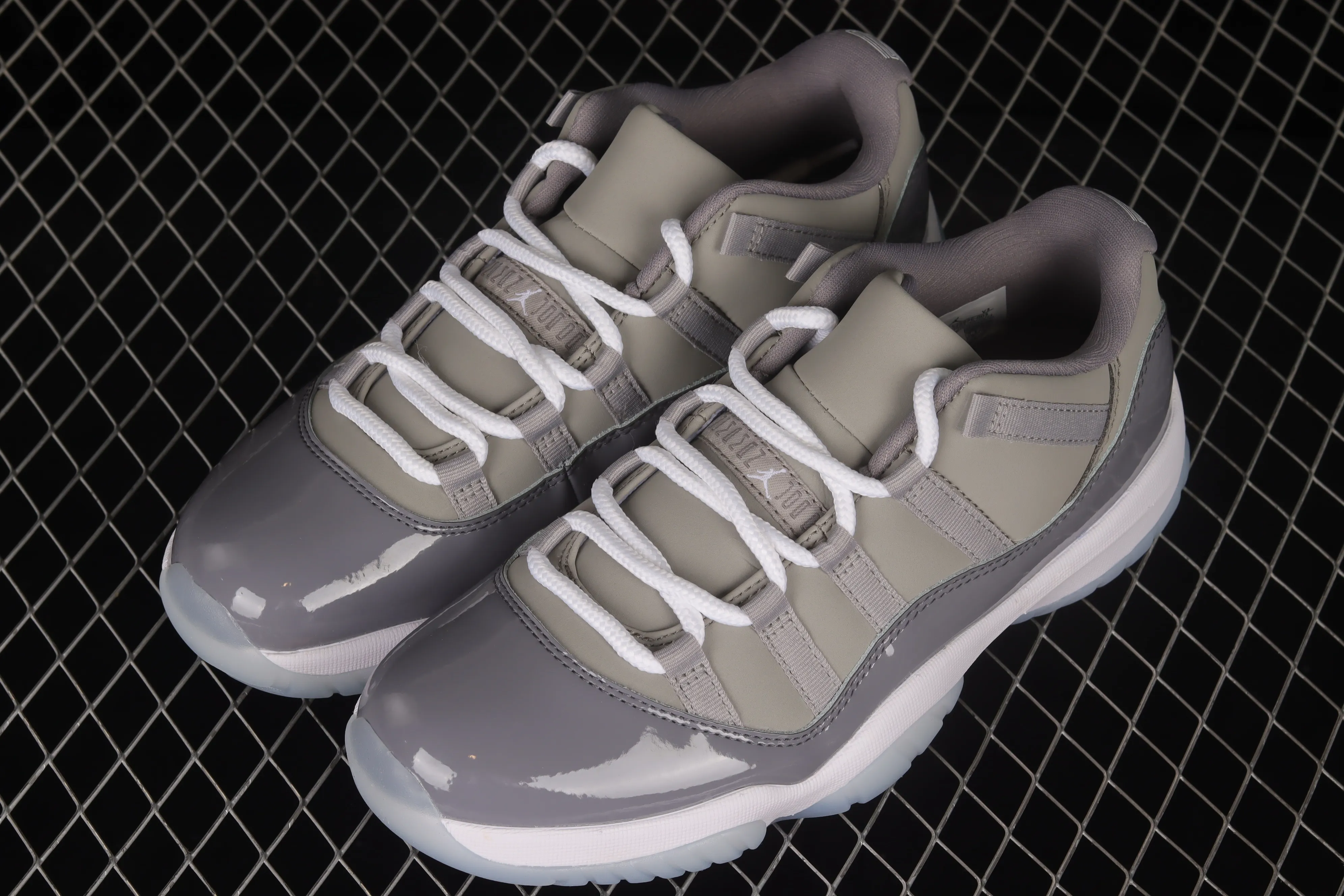 All categories Air Jordan Jordan series basketball shoes Air Jordan 11 #ZG version Air Jordan 11 Low Bred AJ11 Joe 11 new cool gray first layer genuine carbon low-top basketball shoes 528896-003